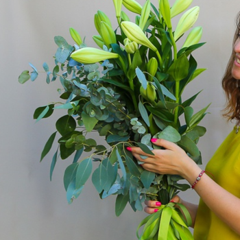 Фотография Букет из 7 азиатских лилий и эвкалипта 