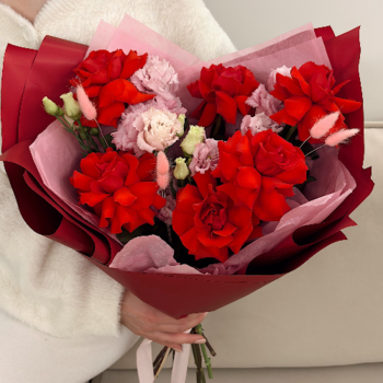 Фотография Букет из эустом и роз "Красавица" 
