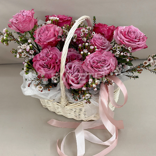 Эксклюзивные розы Кантри Блю в корзине