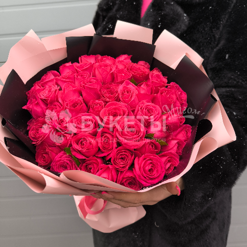 Букет из 51 малиновой розы "Черри О"