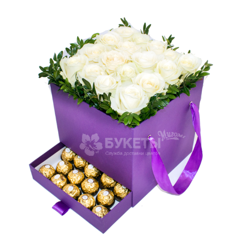 17 белых роз в фиолетовой коробке шкатулке