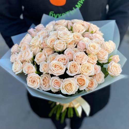 Фотография Букет из кремовых кустовых роз - 15 роз