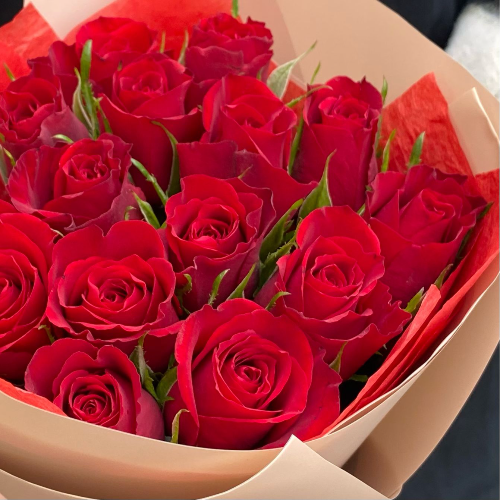 Букет из 15 красных роз "Кения"
