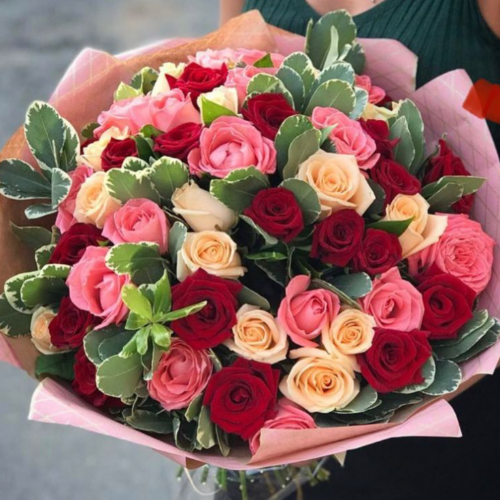 Фотография Букет из 51 розы в нежных тонах 