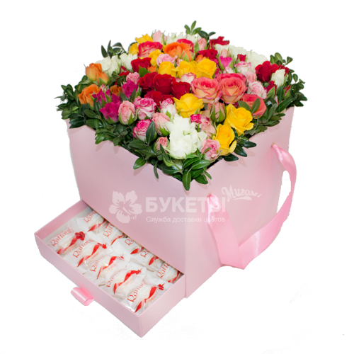 Фотография 15 кустовых роз микс в розовой коробке шкатулке 