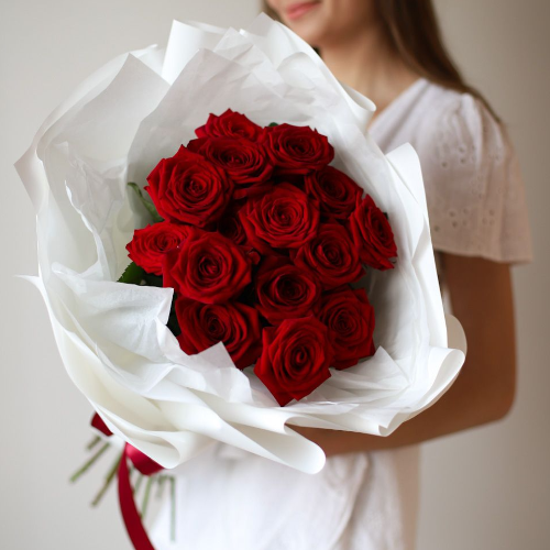Фотография Букет из 15 ароматных красных роз 