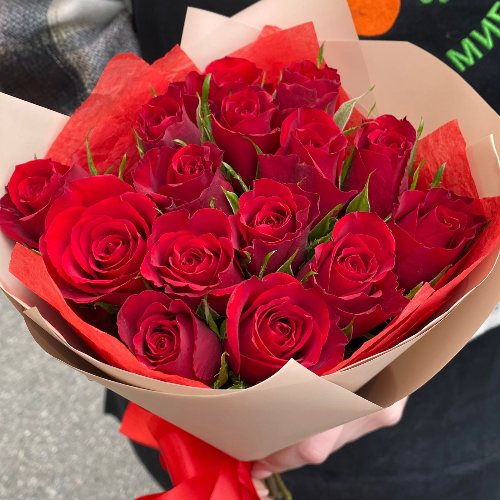 Фотография Букет из 15 красных роз "Кения" 