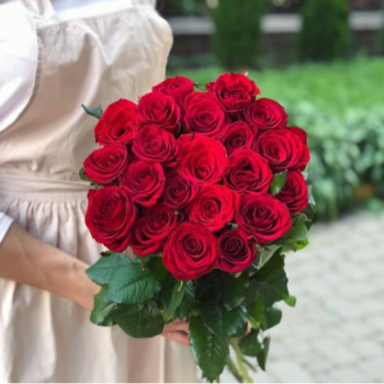 Фотография Букет из 19 красных высоких роз VIP 