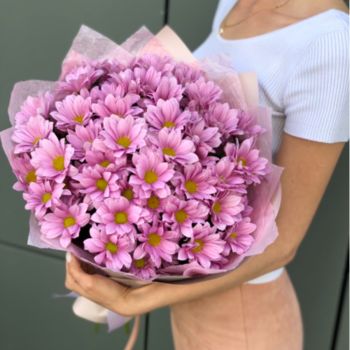 Фотография Букет из 7 розовых кустовых хризантем 