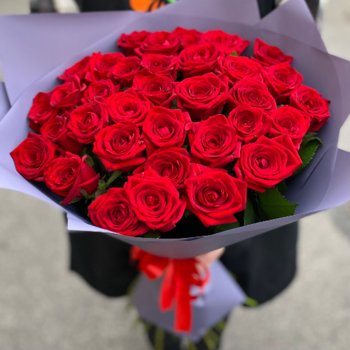 Фотография Букет из 35 красных роз 60 см 