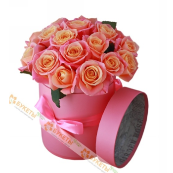 Фотография 15 коралловых роз в розовой шляпной коробке №38 