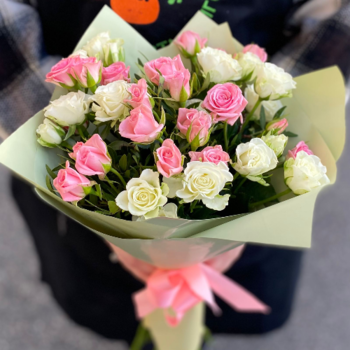 Фотография Букет из 11 кустовых роз с фисташкой 
