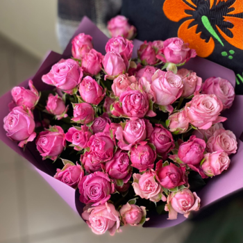 Фотография Букет из розовых пионовидных роз "Мисти Баблс" - 9 цветков