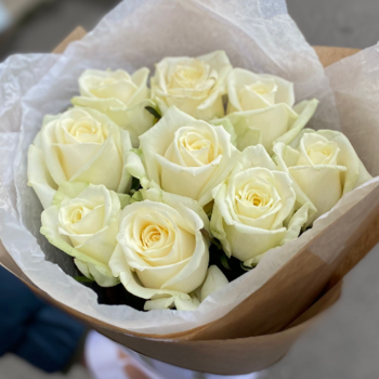 Фотография Букет из 9 белых роз 