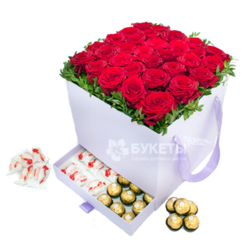 Фотография 31 красная роза в сиреневой коробке шкатулке 