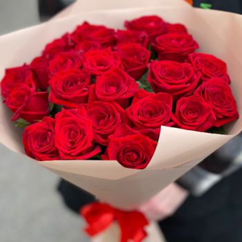 Фотография Букет из 25 красных роз 60 см 