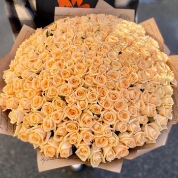 Фотография Букет из 201 кремовой розы 