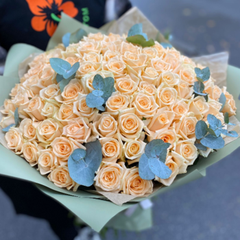 Фотография Букет из 101 персиковой розы Пич Аваланш 
