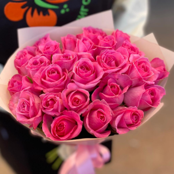 Фотография Букет из 25 розовых роз 40 см 