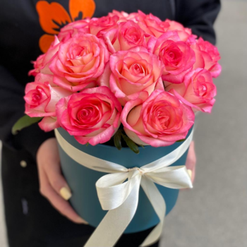 Фотография 15 роз "Джумилия" в шляпной коробке 