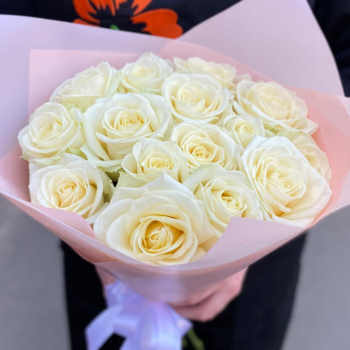 Фотография Букет из 15 белых роз "Аваланш" 