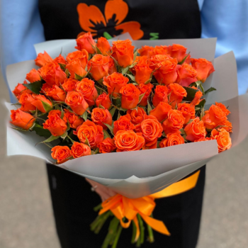 Фотография Букет из оранжевых кустовых роз - 15 роз