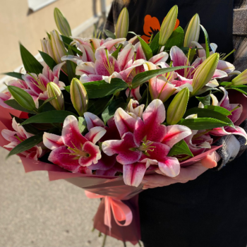 цветы с доставкой спб дешево лилии