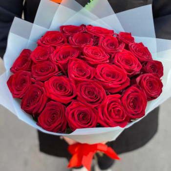 Фотография Букет из 25 красных роз "Ред Наоми" 40 см 