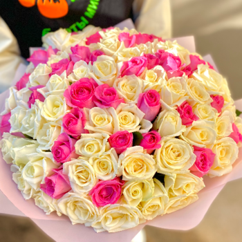 Фотография Букет из 101 белой и розовой розы 40 см 