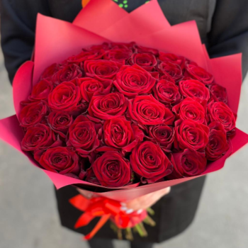 Фотография Букет из 35 красных роз "Ред Наоми" 40 см 