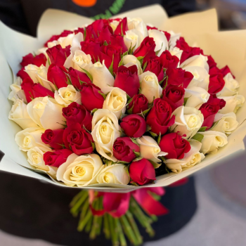 Фотография Букет из 101 красной и белой розы "Кения" 