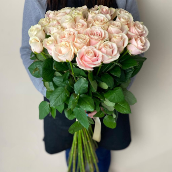 Фотография Букет из высоких роз "Свит Аваланш" 80 см - 15 цветков
