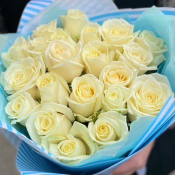 Фотография Букет из 21 белой розы 