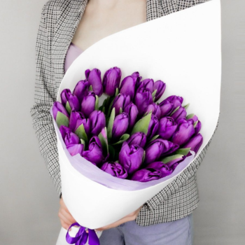Фотография Букет из 35 фиолетовых тюльпанов 