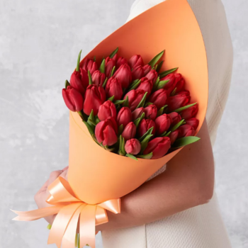 Фотография Букет из 35 красных тюльпанов "Ред Хот" 