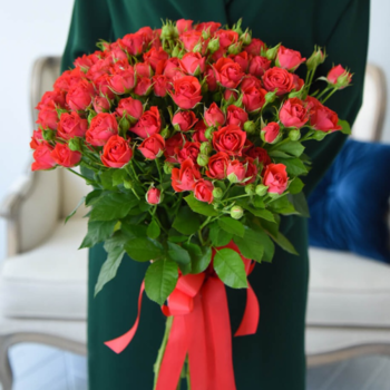 Фотография Букет из 35 красных кустовых роз 