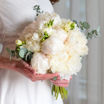 Фотография Букет невесты с белыми пионами 561 