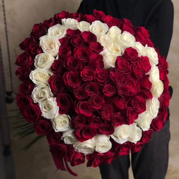 Фотография Букет из 101 эквадорской розы в форме сердца 