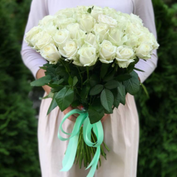 Фотография Букет из 51 белой розы Аваланш 
