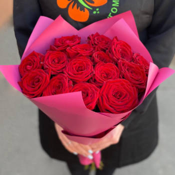 Фотография Букет из 15 красных роз "Ред Наоми" 