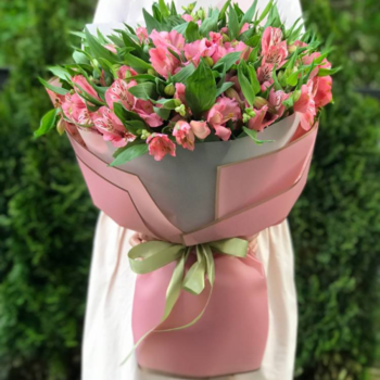 Фотография Букет из 25 розовых альстромерий 