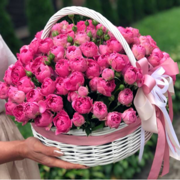 Фотография Корзина цветов из 19 пионовидных роз "Камелия" 