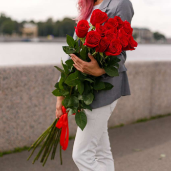 Фотография Букет из 15 высоких красных роз (Эквадор) 70 см 