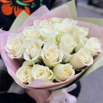 Фотография Букет из 15 белых роз "Атена" 