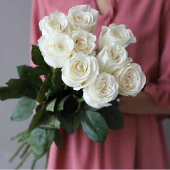 Фотография Букет из 9 белых высоких роз 70 см (Эквадор) 