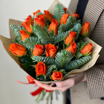 Фотография Букет из нобилиса и 19 оранжевых роз 