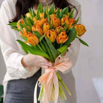 Фотография Букет из 25 оранжевых пионовидных тюльпанов 