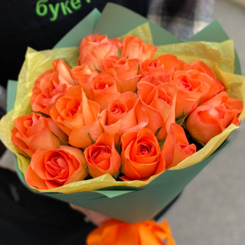Фотография Букет из 19 оранжевых роз 