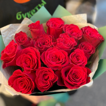 Фотография Букет из 15 красных роз "Родос" 