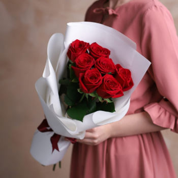 Фотография Букет из 7 красных роз Premium 
